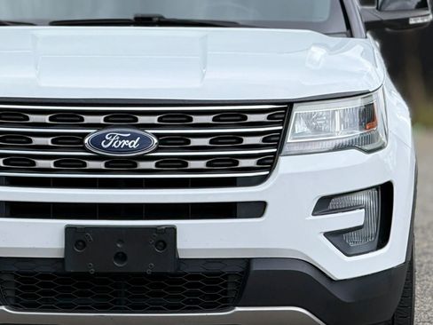 Used 2016 Ford Explorer XLT AWD/4WD image 12