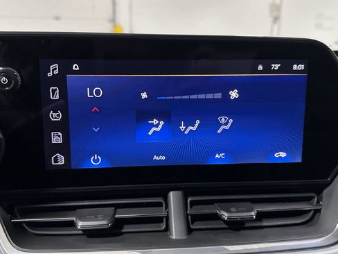 Used 2025 Chevrolet Trax LT FWD image 16