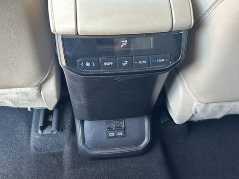 Used 2023 Toyota Highlander XLE image 18