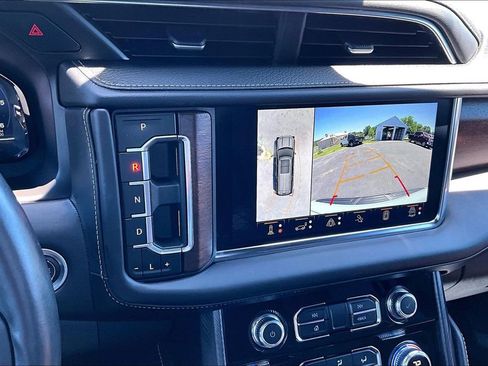 Used 2024 GMC Yukon Denali Ultimate AWD/4WD image 17