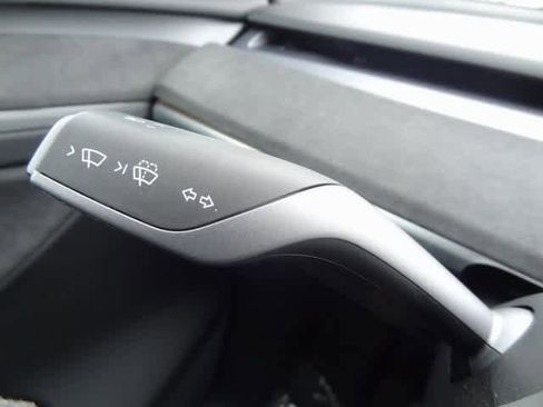 Used 2025 Tesla Model Y Long Range image 17