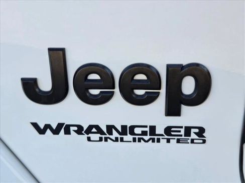 Used 2019 Jeep Wrangler Unlimited Sahara AWD/4WD image 29