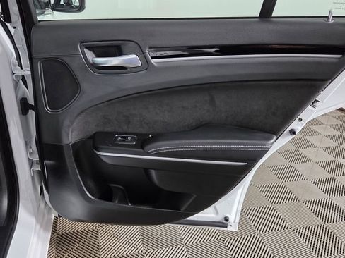 Used 2023 Chrysler 300 C image 32