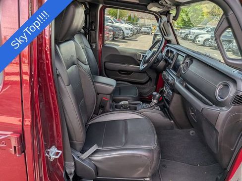 Used 2022 Jeep Wrangler Unlimited Sahara w/ LED Lighting Group AWD/4WD image 30