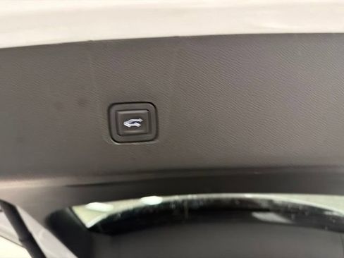 Used 2023 Chevrolet Traverse RS w/ LPO, Floor Liner Package FWD image 14