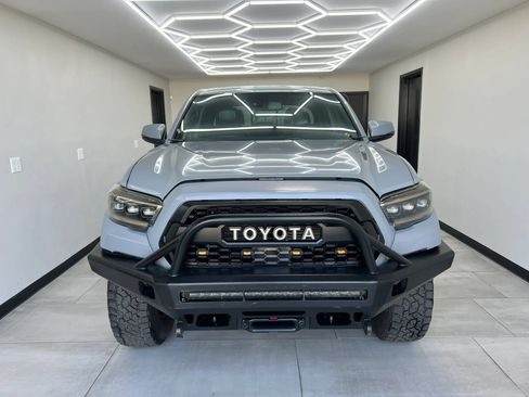 Used 2019 Toyota Tacoma TRD Off-Road AWD/4WD image 6