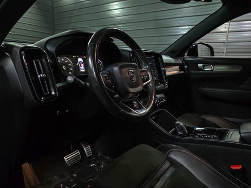 Used 2020 Volvo XC40 T4 R-Design w/ Protection Package Premier image 10
