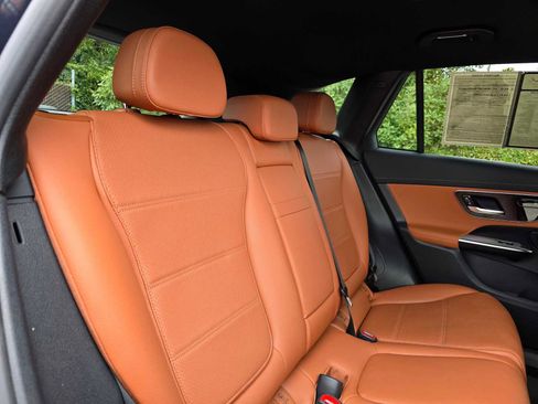 Used 2024 Mercedes-Benz GLC 300 4MATIC image 14