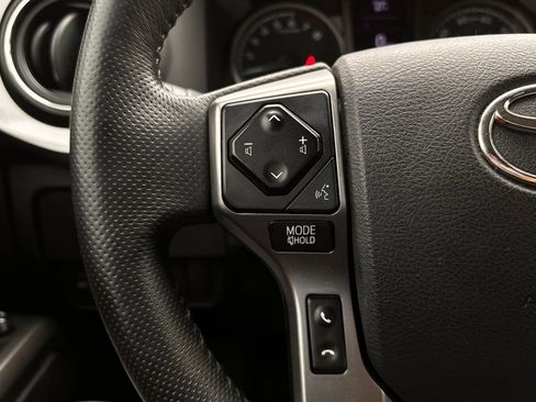Used 2020 Toyota Tacoma SR5 RWD image 15