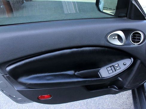 Used 2014 Nissan 370Z Coupe image 9