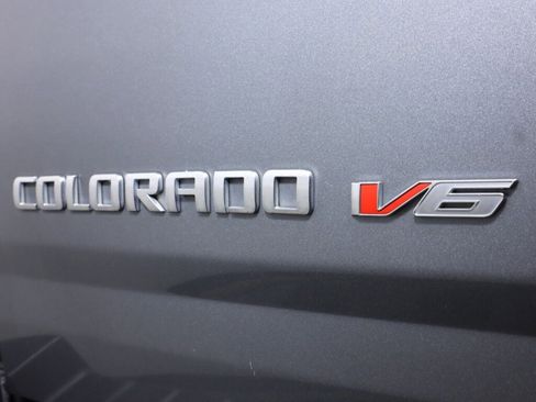 Used 2018 Chevrolet Colorado Z71 AWD/4WD image 38