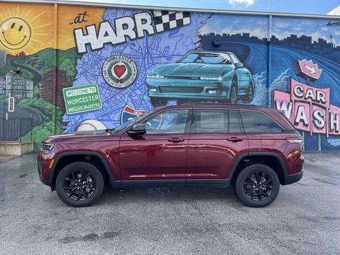Used 2026 Jeep Grand Cherokee Altitude AWD/4WD image 2