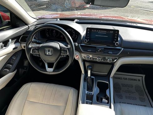 Used 2018 Honda Accord Touring image 10