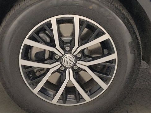 Used 2021 Volkswagen Tiguan SE image 31