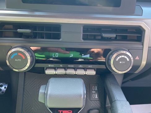 Used 2024 Toyota Tacoma TRD Sport image 19