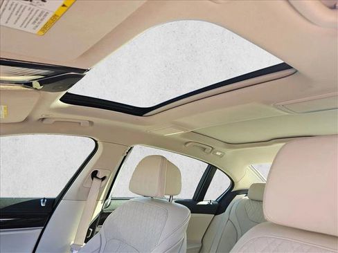 Used 2021 BMW 740i w/ Premium Package image 16