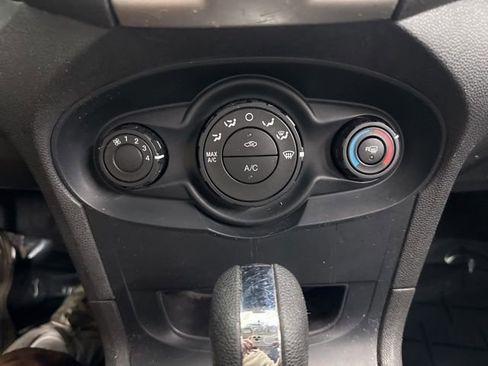 Used 2012 Ford Fiesta SE image 35