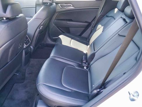 Certified 2025 Kia Sportage EX FWD image 17