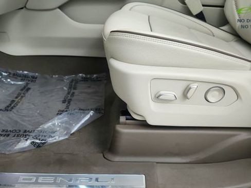 Used 2024 GMC Yukon Denali AWD/4WD image 40