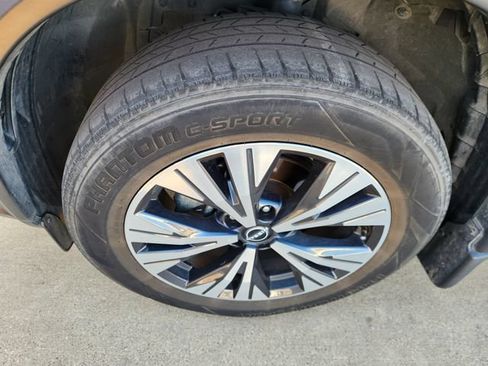 Used 2023 Nissan Rogue SV FWD image 8