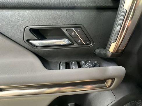 Used 2024 GMC Hummer EV 3X w/ LPO, Illumination Package image 16