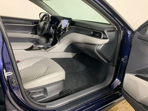 Used 2022 Toyota Camry SE image 38