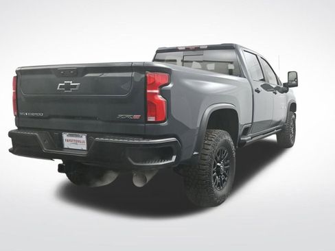 Used 2025 Chevrolet Silverado 2500 ZR2 w/ Technology Package image 6