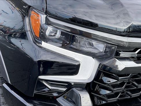 Used 2025 Chevrolet Silverado 1500 ZR2 w/ Technology Package image 27