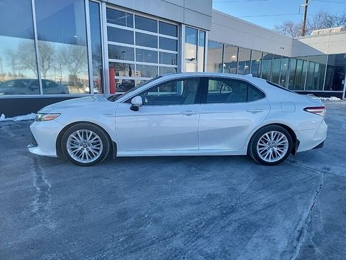 Used 2018 Toyota Camry XLE w/ Audio Package image 2