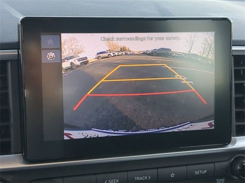 Used 2023 Hyundai Venue SEL image 20