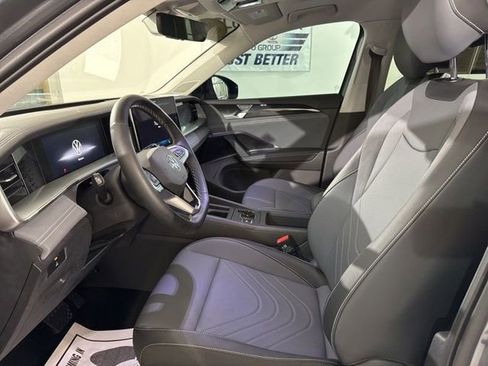 Used 2025 Volkswagen Tiguan SE image 20