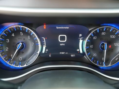 Used 2025 Chrysler Pacifica Select FWD image 21