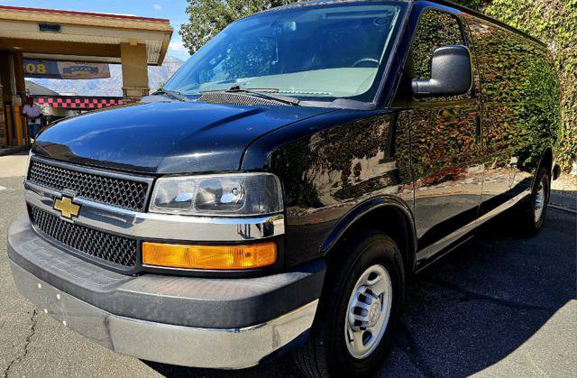 Used 2018 Chevrolet Express 2500 w/ Driver Convenience Package RWD image 1