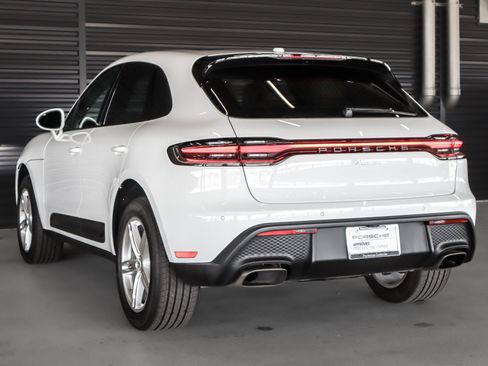 Certified 2026 Porsche Macan AWD/4WD image 3
