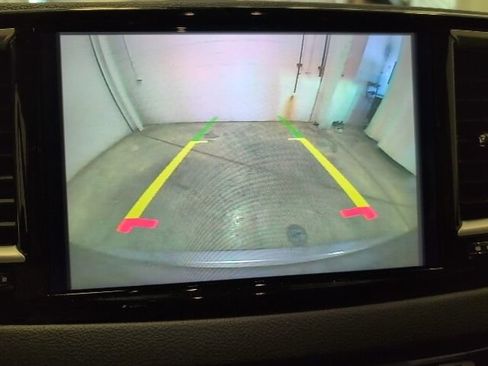 Used 2023 Chrysler Pacifica Touring-L FWD image 13