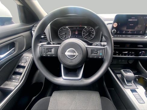 Used 2024 Nissan Rogue SV AWD/4WD image 6