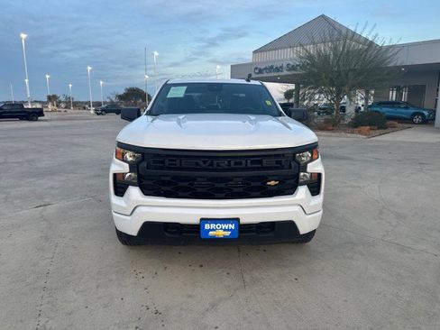 Used 2023 Chevrolet Silverado 1500 Custom image 2