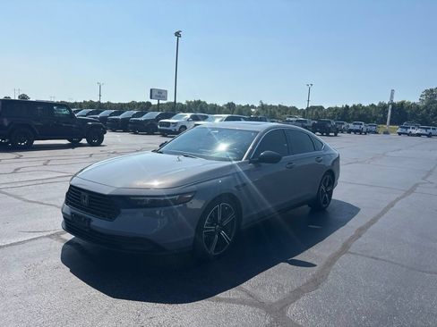 Used 2023 Honda Accord Sport image 4