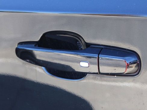 Used 2020 Chevrolet Traverse LS image 15