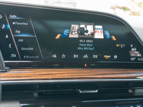 Used 2021 Cadillac Escalade Premium Luxury w/ LPO, Radiant Package AWD/4WD image 25