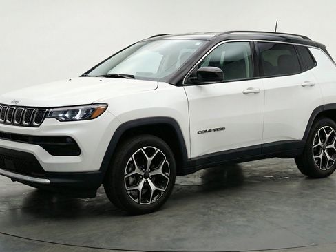 Used 2025 Jeep Compass Limited AWD/4WD image 3
