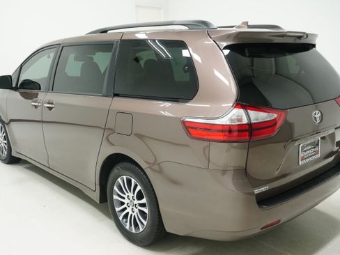 Used 2019 Toyota Sienna XLE FWD image 6