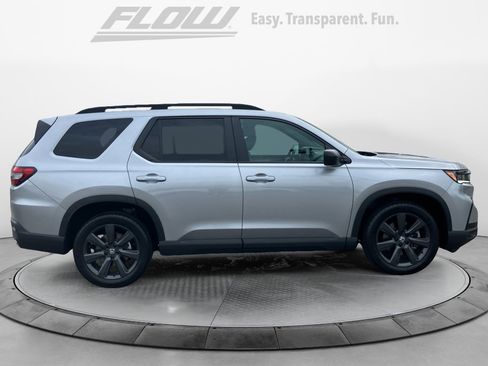 Certified 2025 Honda Pilot Sport image 10