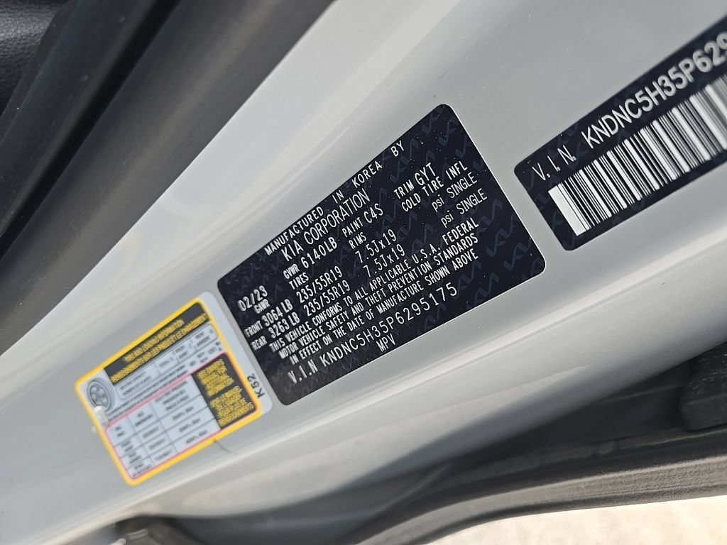 Used 2023 Kia Carnival EX FWD image 14