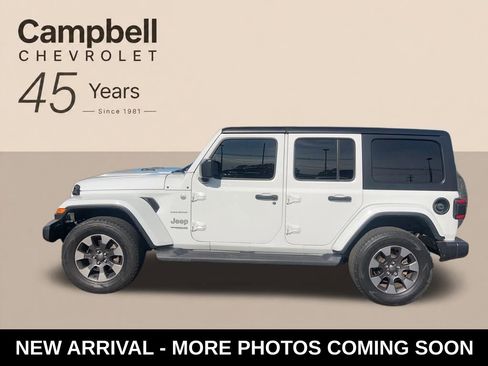 Used 2018 Jeep Wrangler Unlimited Sahara AWD/4WD image 2