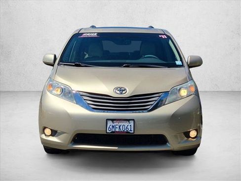 Used 2011 Toyota Sienna XLE w/ XLE Navigation Pkg FWD image 2