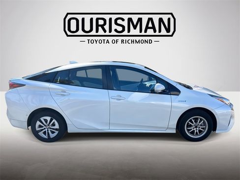 Used 2017 Toyota Prius Four image 2