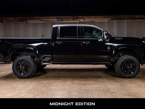 Used 2024 Chevrolet Silverado 2500 LTZ w/ LTZ Plus Package image 10