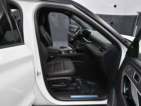 New 2026 Ford Explorer Platinum image 12