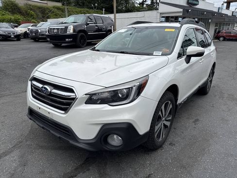 Used 2018 Subaru Outback 3.6R Limited AWD/4WD image 1